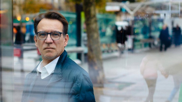 Pour Christophe Bouton, l’urgence climatique, réelle et tangible, devrait inciter nos socitétés à ralentir: produire, consommer et travailler moins.
