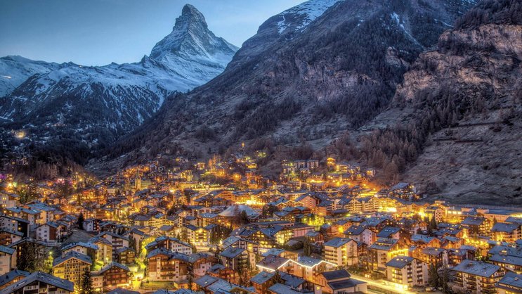 Des villages comme Zermatt ou Verbier sont encore très prisés des étrangers qui apprécient le luxe.
