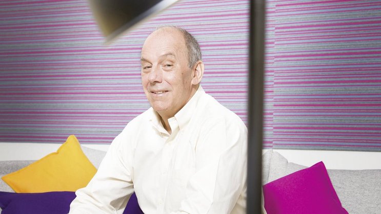 Le professeur est aussi un entrepreneur. Il a cocréé six jeunes pousses et coaché plus de 400 start-up.