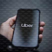 De nombreux chauffeurs ont été déconnectés de la plateforme d'Uber à Genève et se retrouvent dépourvus.