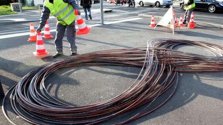La Comco a bloqué le développement de la fibre optique de Swisscom, considérant contraire à la concurrence l'architecture de réseau alors adoptée par le géant helvétique des télécoms, avec une seule ligne d'alimentation depuis la centrale téléphonique jusqu'aux immeubles (archives).