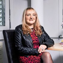 La première lauréate du SEF Women Award quitte la direction d'AC Immune avec effet quasi immédiat. Martin Zügel assurera l'intérim de cette transition aux allures de fin de règne précipitée.