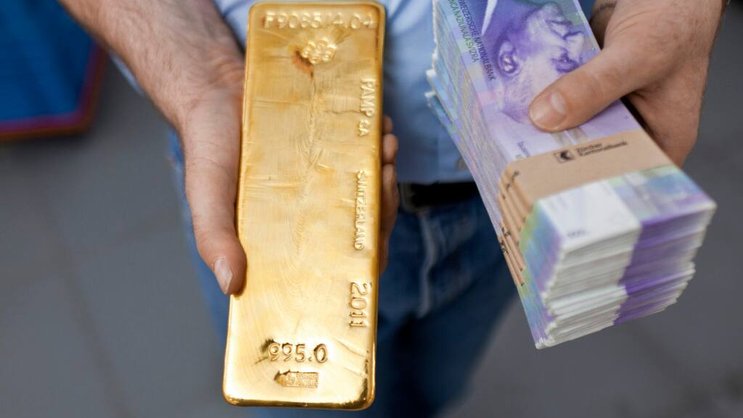 Traditionnelle valeur refuge en période de troubles, le prix du métal jaune monte d'autant plus vite que se dévalue le dollar US, monnaie dans laquelle il est libellé. (archive)
