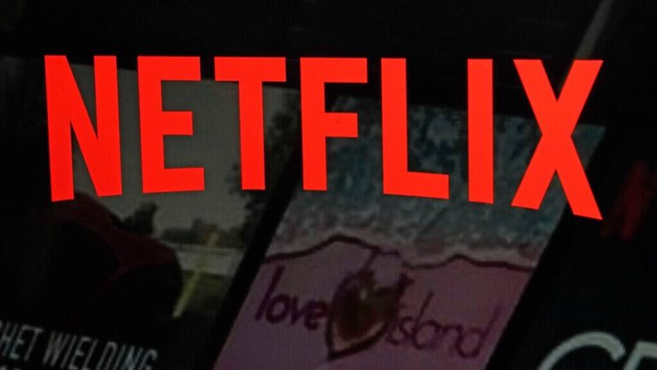 Netflix met ainsi la main sur les séries et films de Warner Bros, allant des classiques comme Casablanca et Citizen Kane aux plus récents comme Harry Potter et Friends (archives).