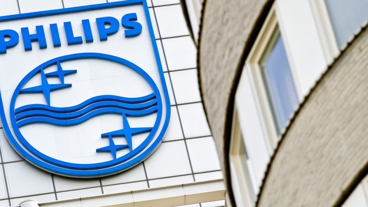 Philips a fait état d'un bénéfice annuel de 897 millions d'euros (820 millions de francs), au dessus des prévisions des analystes qui visaient les 775 millions d'euros, d'après un consensus publié par le groupe.