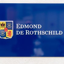 Le ratio de solvabilité est d'environ 19%, soit au-dessus des exigences réglementaires de 12%.