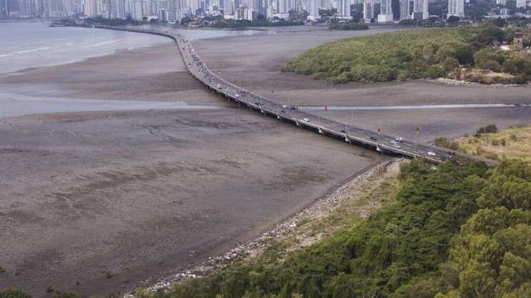 Déchets sur une plage à Panama City, où s'est ouverte la conférence "Our Ocean".