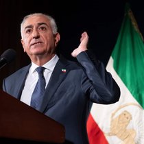 Le fils de l'ancien chah d'Iran s'est dit convaincu que la République islamique allait "tomber". "Ce n'est pas une question de 'si', mais de 'quand'", a lancé Reza Pahlavi à la presse à Washington.