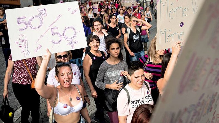Les femmes ont notamment manifesté pour plus d’égalité salariale. Un outil d’analyse va les y aider.