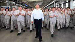 D’ici à 2030, Xi Jinping veut que la Chine soit à 70% autonome dans les technologies clés. Ici, lors d’une visite du Luoyang Bearing Group.