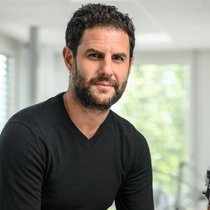 Elie Bernheim, CEO de Raymond Weil, musicien averti et écrivain publié aux Editions Slatkine.