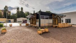 Le NeighborHub est une maison de quartier située au coeur du quartier d’innovation de Bluefactory à Fribourg.
