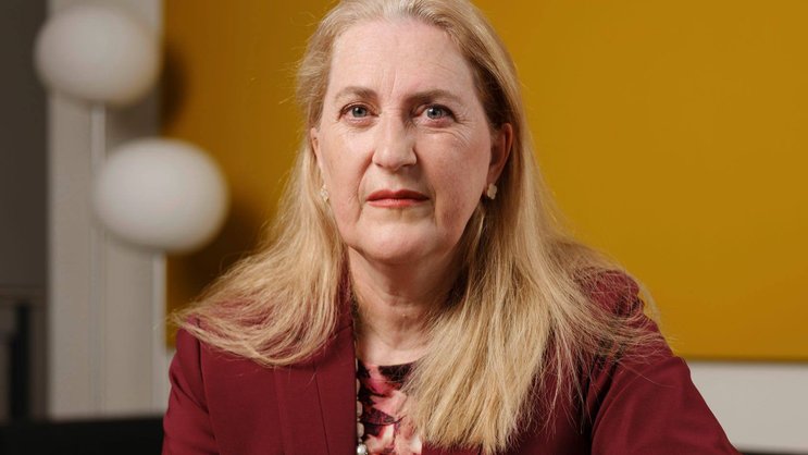 Helene Budliger Artieda ​​est directrice du Secrétariat d’État à l’économie (SECO) depuis le 1er août 2022. Elle a respectivement été ambassadrice de Suisse en Afrique du Sud et en Thaïlande.