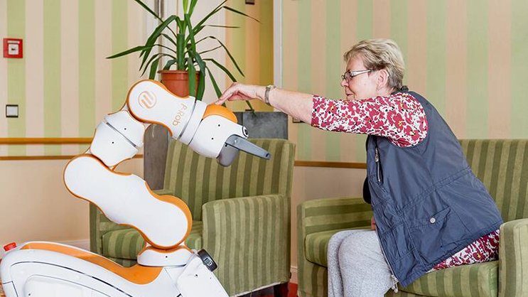 F&P Robotics développe des robots pour les maisons de retraite. Son "swissness" lui donne un net avantage concurrentiel à l'étranger.