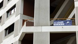 Jouant sur l'adage selon lequel ce qui est rare est cher, les prix de loyers constituent un pilier durable du renchérissement en Suisse. (archive)