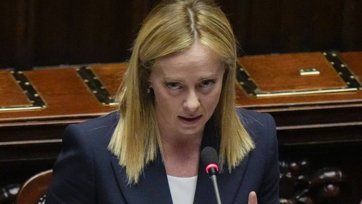 "Ceux qui pensent qu'il est possible d'échanger notre tranquillité contre la liberté de l'Ukraine se trompent", a assuré Giorgia Meloni. "Céder au chantage de Poutine sur l'énergie ne résoudrait pas le problème, cela l'aggraverait ouvrant la voie à de nouvelles prétentions et chantages".