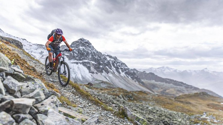 Alban Aubert a testé un prototype sur les 250 km séparant Chamonix et Zermatt. Il ne lui a fallu que dix heures de recharge, contre septante-cinq avec une batterie traditionnelle
