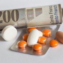 Le Parlement souhaite maîtriser la hausse des coûts des médicaments. Le Conseil fédéral s'est désormais attelé à la mise en ½uvre. (Image thématique)
