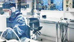 Coat-X (photo) et INVENEsis travaillent à trouver des solutions à la pénurie mondiale de masques de protection.