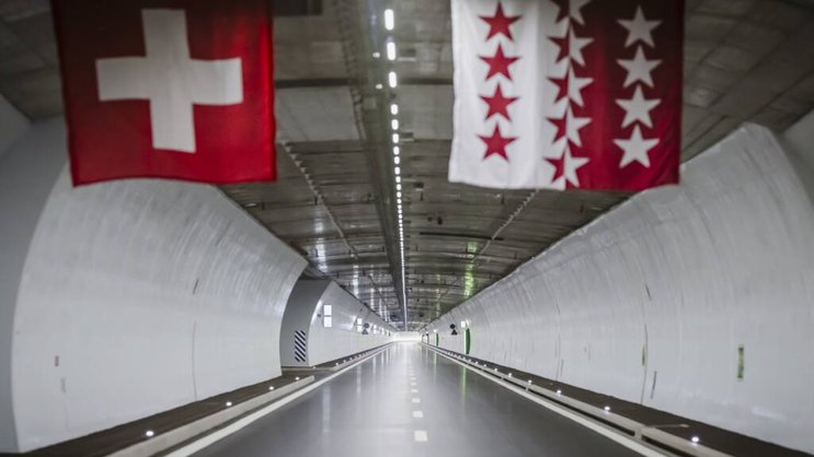 Long de 7,5 kilomètres, le contournement sud de Viège se compose principalement du tunnel d'Eyholz (4,25 kilomètres) et du tunnel de Viège (2,7 kilomètres).