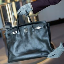 Le sac Hermès de Jane Birkin vendu vendredi devient le deuxième sac le plus cher jamais adjugé aux enchères.