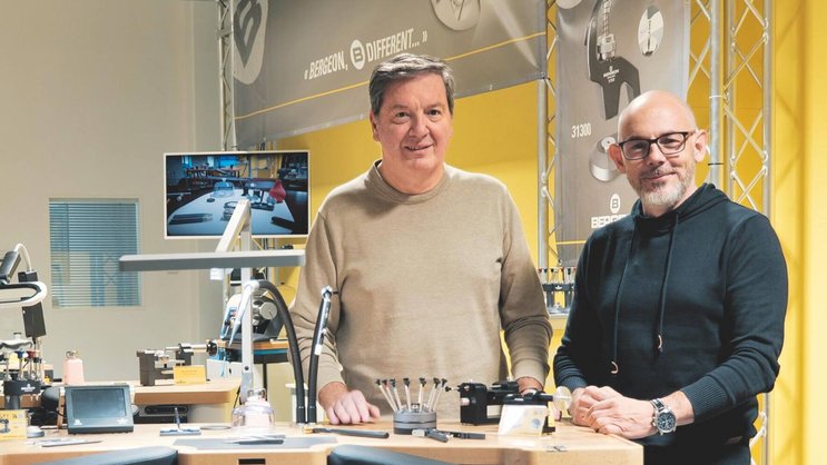 Vladimir Zennaro (à g.), chez Bergeon, une PME de 230 ans, s’est allié à Roland Hirschi et sa start-up SAVinsight.