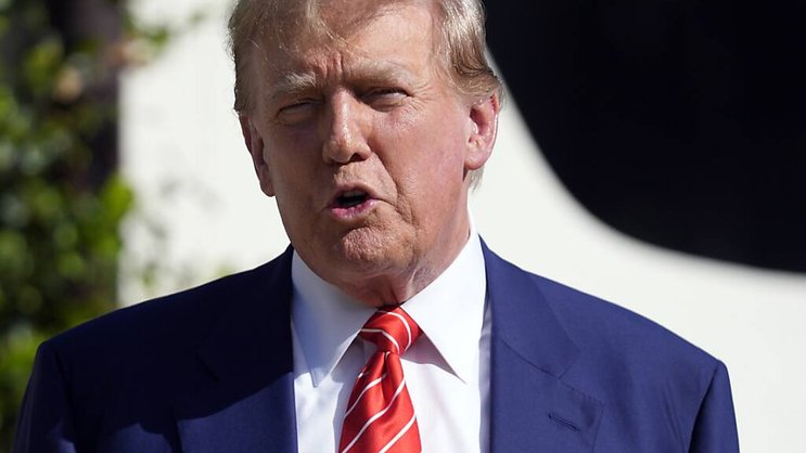 Trump Media and Technology Group (TMTG), dont Donald Trump lui-même est le principal actionnaire, va contrôler plusieurs dizaines de millions d'actions de la nouvelle société cotée (archives).
