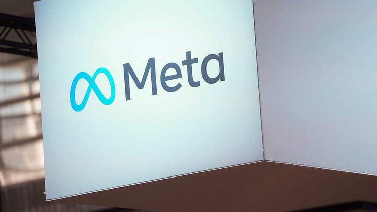 "Les plateformes de Meta restent la plus grande source de toutes les escroqueries (62%) déclarées à Revolut à l'échelle mondiale au premier semestre 2024", soit une proportion relativement stable par rapport au deuxième semestre 2023 (64%). (AP Photo/Thibault Camus, File)