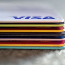 Les cartes de crédit sont certes pratiques, mais peuvent aussi parfois se révéler très chères.