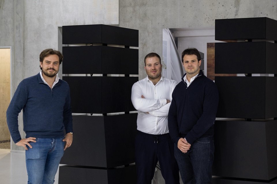 Les trois propriétaires de Goldmund sont Paul Tetaz, COO, Marius Chapel, CEO, et Gaspar Baldunciel, CCO