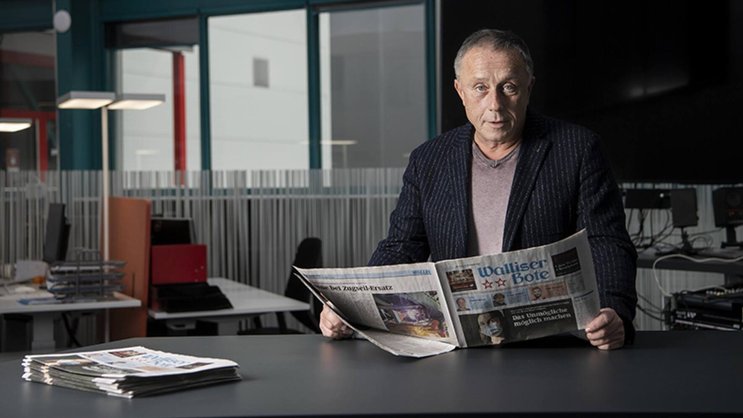 Fredy Bayard, entrepreneur et patron de presse, dans la rédaction du "Walliser Bote".