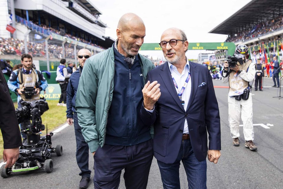 Passionné de sport automobile et sponsor de Formule 1&nbsp;: Richard Mille (à droite) avec l’ancien footballeur Zinédine Zidane aux 24 Heures du Mans.