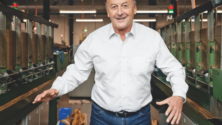 CEO et fondateur d’Acrotec, François Billig souhaite appliquer un modèle fédéraliste à son groupe, qui réunit aujourd’hui une trentaine d’entreprises et 2400 collaborateurs.
