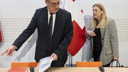 La Suisse du président de la Confédération Guy Parmelin et de la secrétaire d'Etat Helene Budliger Artieda et des dizaines de pays vont faciliter l'accès des PME aux marchés numériques mondiaux.