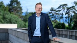 Avec l'IMD, David Bach propose aux entreprises environ 70 programmes de formation continue sur mesure. Coût par semaine et par participant: environ 10 000 francs.