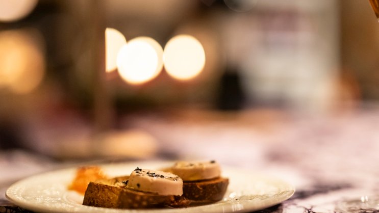 La production de foie gras est interdite depuis plus de 40 ans en Suisse en raison de la grande souffrance infligée aux oies et aux canards lors du gavage (archives).