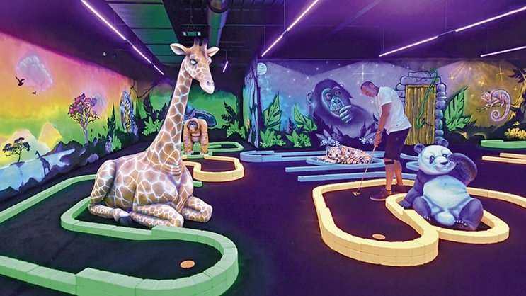 Yatoo voit le jour sur 3000 m2, avec ses espaces de jeux, ses trampolines, son minigolf et son espace de réalité virtuelle.