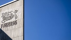 Nestlé a réagi à l'annonce de l'ouverture de deux enquêtes pénales en France, disant exprimer ses "plus sincères condoléances aux familles qui sont en deuil" à la suite du décès de deux nourrissons. (archive)