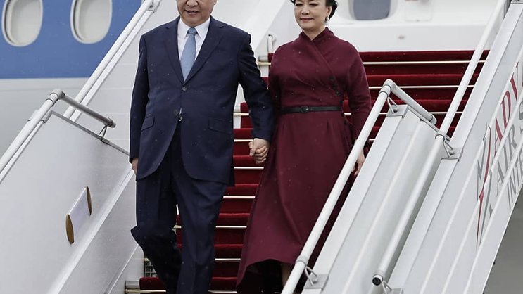 Le président chinois Xi Jinping et son épouse Peng Liyuan sont arrivés à l'aéroport d'Orly dimanche.