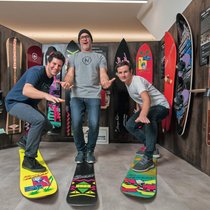 La réussite actuelle du groupe porte des prénoms, celui des trois frères Nidecker: Henry, 35 ans (à g.), Xavier, 29 ans (à dr.) et Cédric, 33 ans. Au milieu: Thierry Kunz, le directeur marketing.