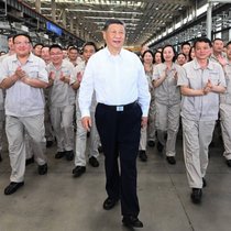 D’ici à 2030, Xi Jinping veut que la Chine soit à 70% autonome dans les technologies clés. Ici, lors d’une visite du Luoyang Bearing Group.