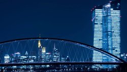 Les stablecoins sont des cryptomonnaies à la valeur stable, indexée sur de véritables devises, qui offrent la perspective de paiements à moindre frais, immédiats et sécurisés, partout dans le monde.