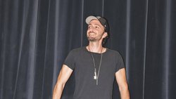 Investisseur dans une cinquantaine de sociétés fortement novatrices, Rand Hindi est docteur en bio-informatique et entrepreneur. Il a fondé Snips, une société active dans les interfaces vocales, puis Zama, une start-up spécialisée dans l’analyse de données sans déchiffrement.
