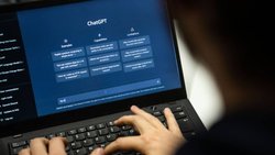 Selon la dernière enquête de l’Office fédéral de la statistique, 3,2 millions de personnes ont fait appel à l’IA générative au cours des trois derniers mois (image d'illustration).