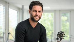Elie Bernheim, CEO de Raymond Weil, musicien averti et écrivain publié aux Editions Slatkine.