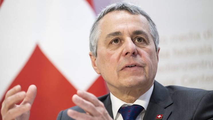 Le ministre des affaires étrangères Ignazio Cassis est le membre du Conseil fédéral qui a le plus voyagé en avion en 2024 (archives).