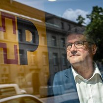 L'ancien président du PS défend la stratégie d'expansion du groupe public.