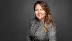 Hajar El Haddaoui est responsable de tous les shops Swisscom de Suisse romande et du Tessin.