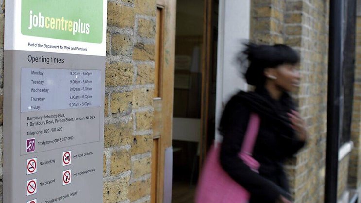"Le marché du travail commence à ressentir le poids du ralentissement de l'activité, alors que l'économie britannique est confrontée à plusieurs vents contraires", estime l'économiste de KPMG Yael Selfin. (archives)