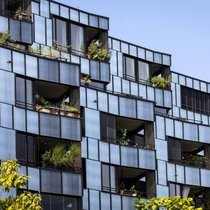 "L'évolution des prix s'est encore accélérée et les prix de l'immobilier résidentiel ont augmenté plus fortement que les revenus des ménages et les loyers", explique UBS. "L'octroi de prêts hypothécaires a également augmenté par rapport aux trimestres précédents."